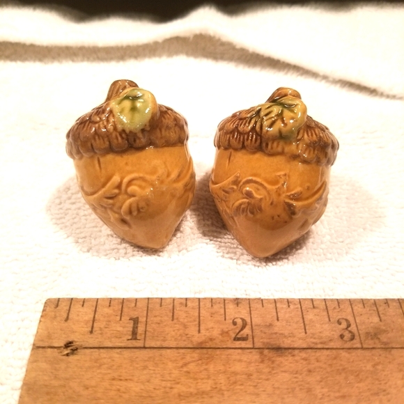 Acorn Fall Salt Pepper Shaker set - Picture 2 of 5